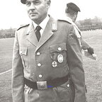 1973-10 Verdienstmedallie fuer Hfw Adolf